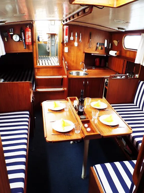 Hotel Private Ship Rotterdam Center